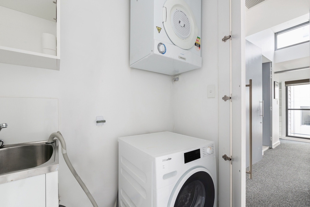 Spacious 2-bed Retreat in Rosebery