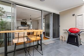 Spacious 2-bed Retreat in Rosebery