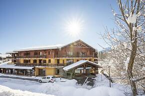Couple Getaway With Mountain View