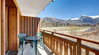 Couple Getaway With Mountain View
