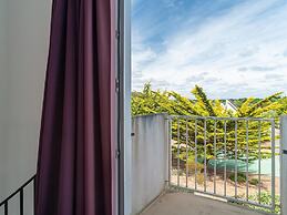 Retreat With Heated Pool & Coast