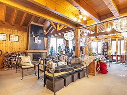 Spacious Doucy Stay With Mountain Views