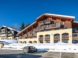 Spacious Doucy Stay With Mountain Views