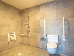 Spacious Doucy Stay With Mountain Views
