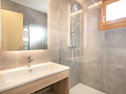 Spacious Doucy Stay With Mountain Views