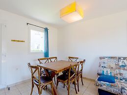 Brittany Flat, Beach & Pool
