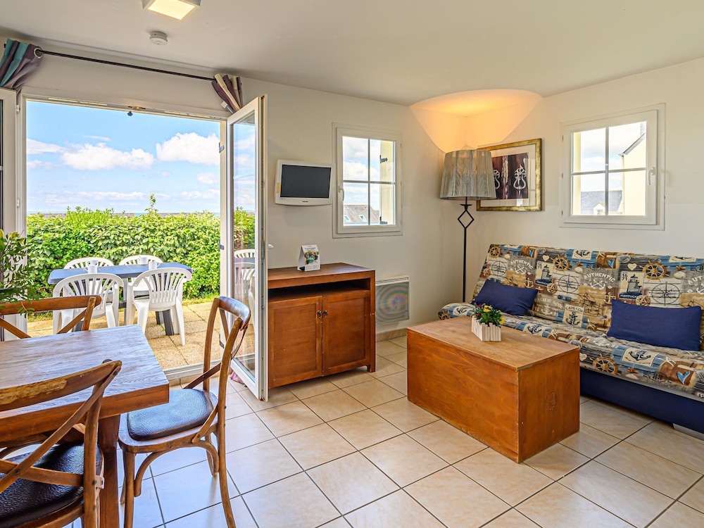 Brittany Flat, Beach & Pool