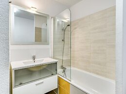 Chic Family Flat With Pool, Sauna