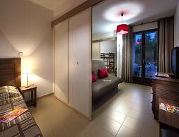 Noir Holiday Apartment for 4