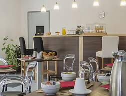 Noir Holiday Apartment for 4
