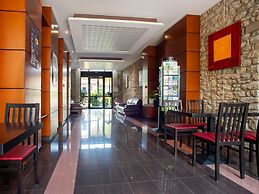 Brittany Flat With Outdoor Pool
