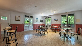 Spacious Alpine Triplex With Terrace