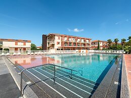 Escape With Pool, Gym & Balcony