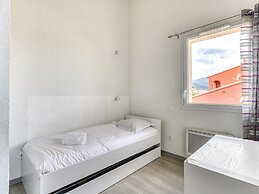 Escape With Pool, Gym & Balcony