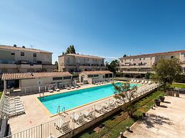 Pool View Apartment for Six