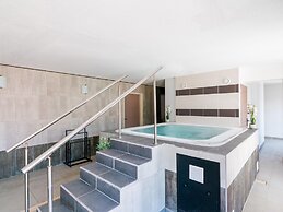 Spacious House for 6 in Parentis