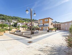 Provencal Retreat With Balcony, Pool Access