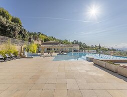 Provencal Retreat With Balcony, Pool Access