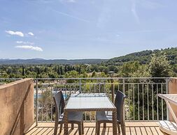 Provencal Retreat With Balcony, Pool Access