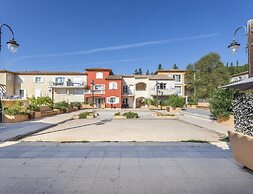 Provencal Retreat With Balcony, Pool Access