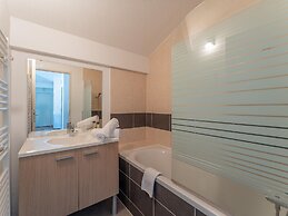 Chic Family Flat With Heated Pool
