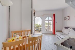 Beachside Apartment for Four