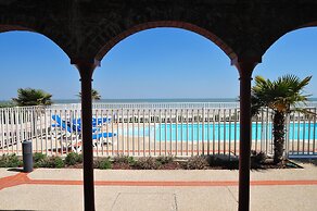 Seafront Studio Stay in Loire