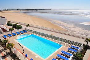 Seafront Studio Stay in Loire
