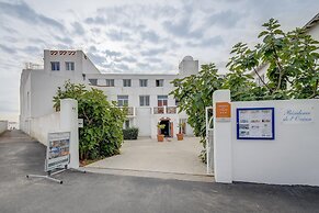 Seafront Studio Stay in Loire