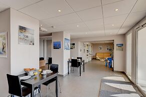 Seafront Studio Stay in Loire