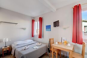 Seafront Studio Stay in Loire