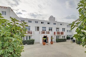 Seafront Studio Stay in Loire