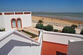 Seafront Studio Stay in Loire