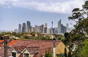 Spacious Family Home With Iconic Views