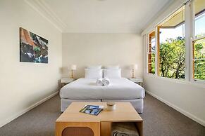 Spacious Family Home With Iconic Views
