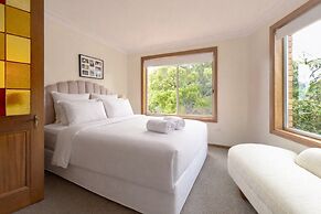 Spacious Family Home With Iconic Views