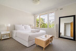 Spacious Family Home With Iconic Views