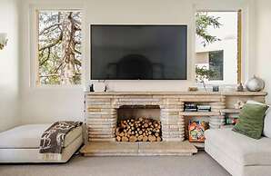 Spacious Family Home With Iconic Views
