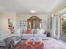 Spacious Family Home With Iconic Views