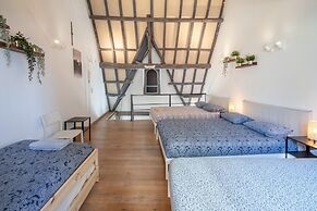 Temple Triplex Spacious Apartment