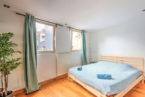 Temple Triplex Spacious Apartment