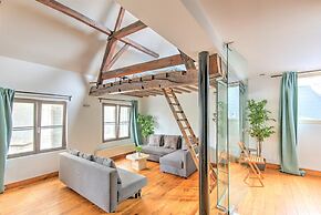 Temple Triplex Spacious Apartment