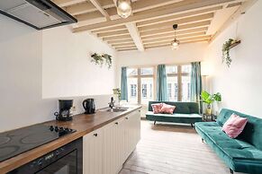 Temple Triplex Spacious Apartment