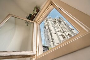 Temple Triplex Spacious Apartment
