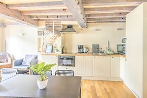 Temple Triplex Spacious Apartment