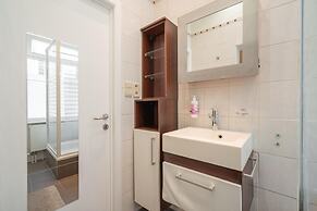 Lively City Getaway for 10 Near Meir