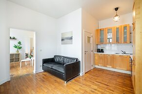 Lively City Getaway for 10 Near Meir