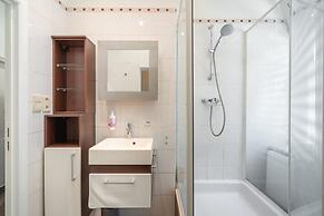 Lively City Getaway for 10 Near Meir
