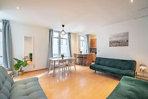 Lively City Getaway for 10 Near Meir