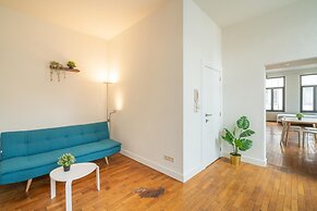Lively City Getaway for 10 Near Meir